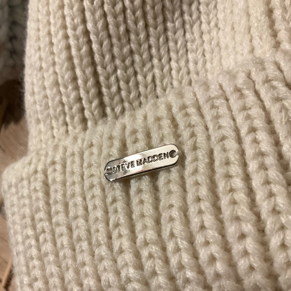 Beanie 2 pack - Hollister/Steve Madden - Picture 10 of 12